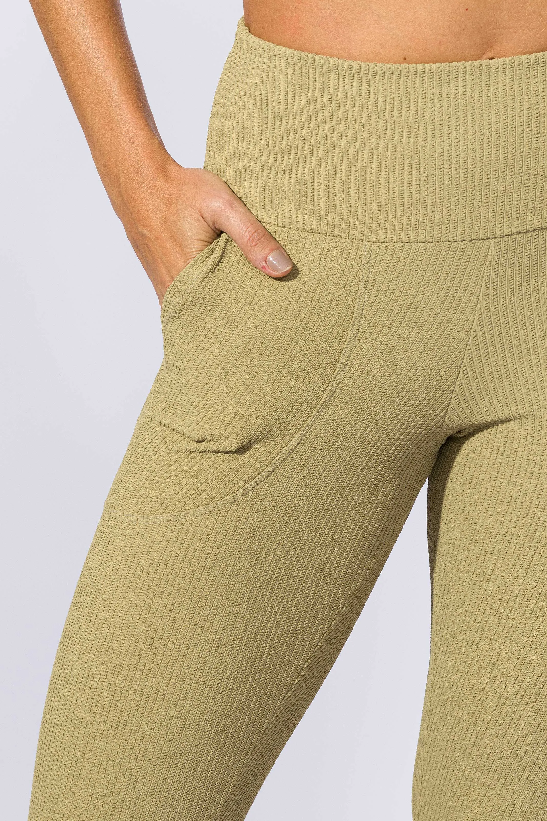 Calça Legging com Bolso Texturizada Bege