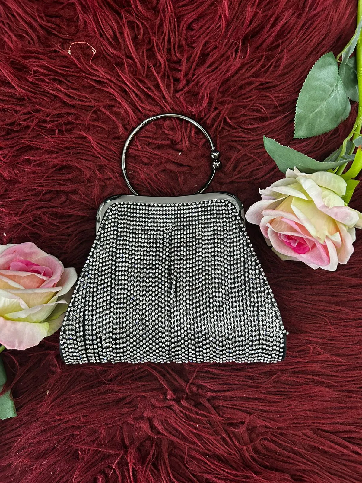 Clutch bag with handle