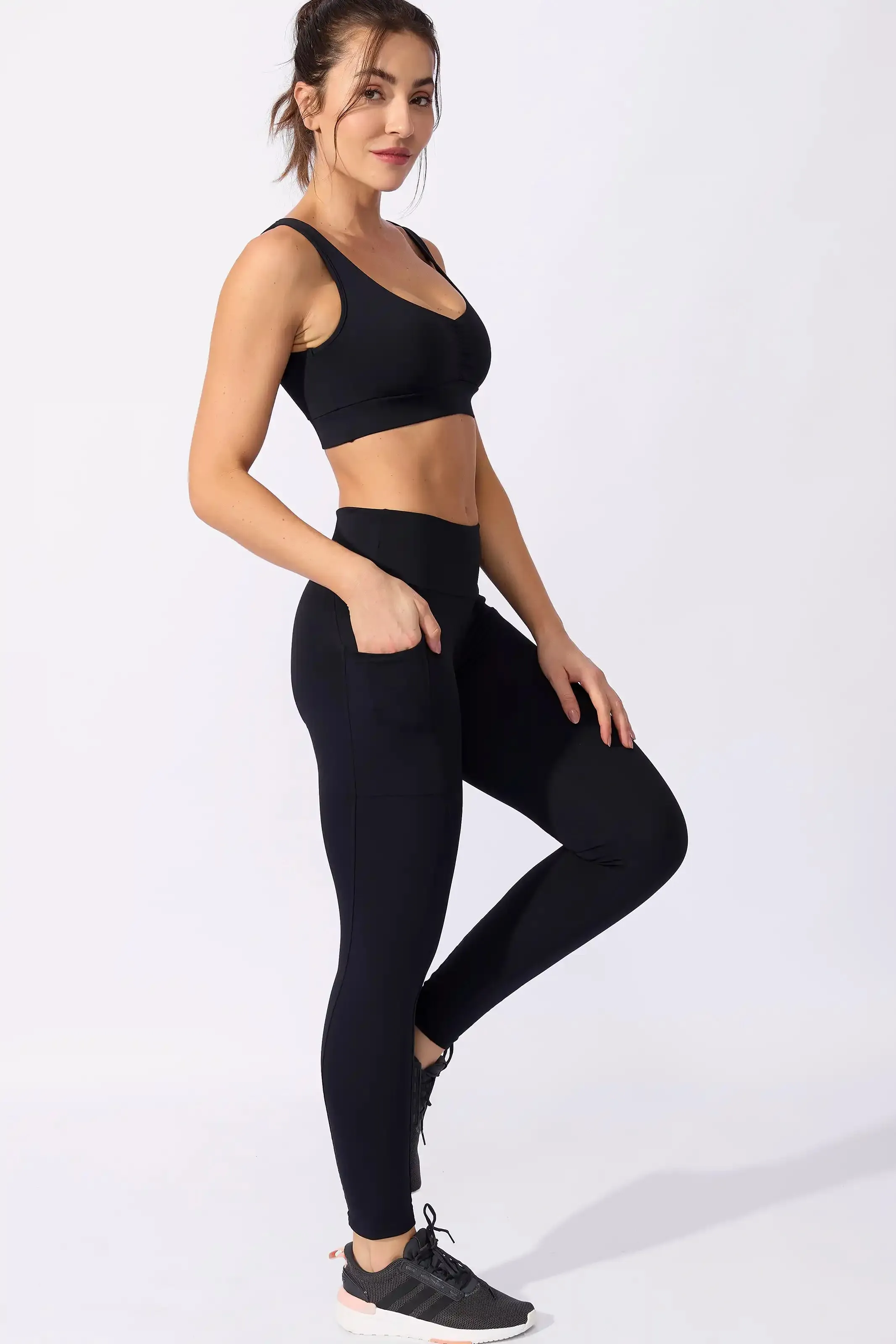 Legging Modeladora com Bolso Lateral Preto