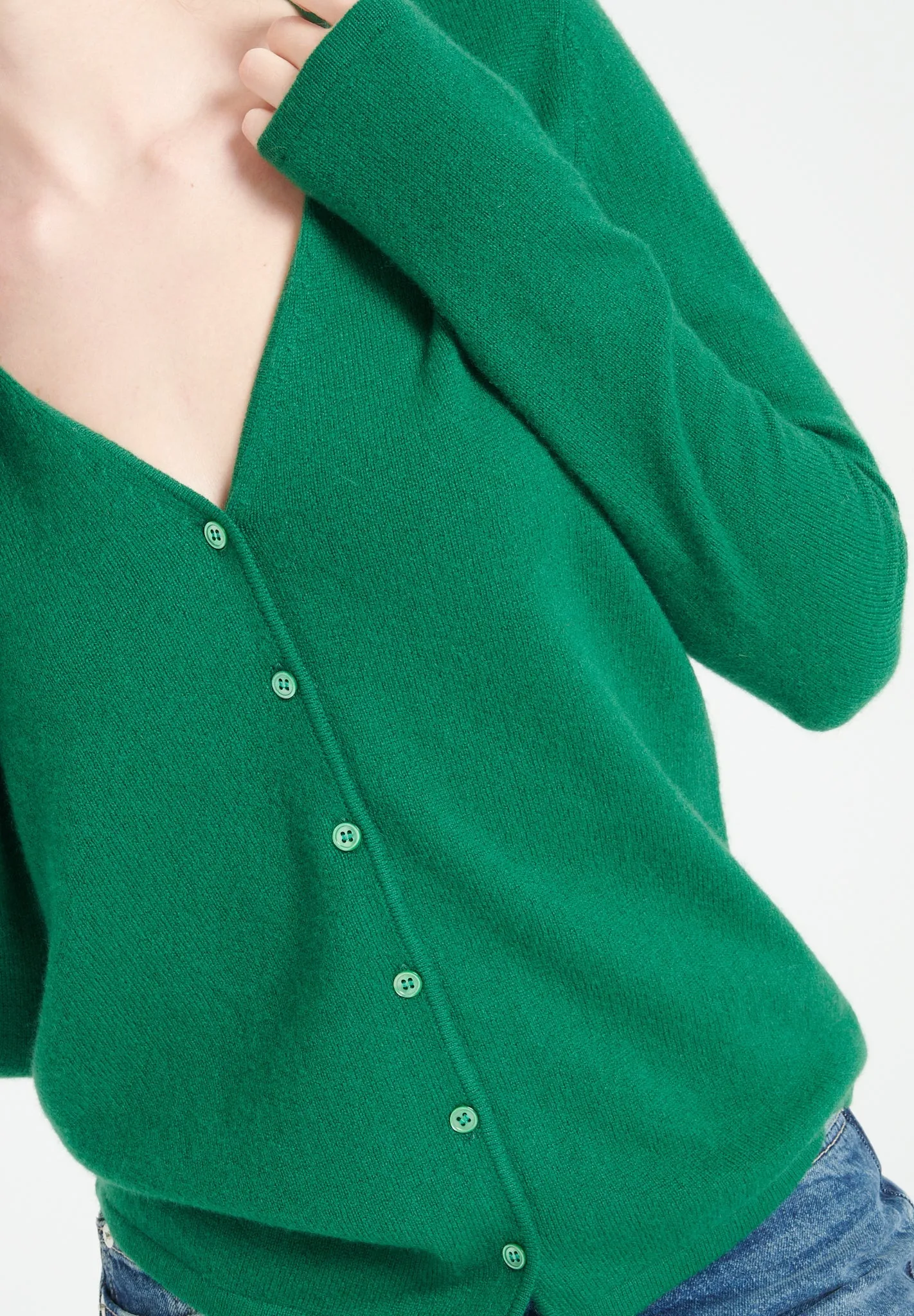 LILLY 7 Cardigan col V en cachemire cintré vert émeraude