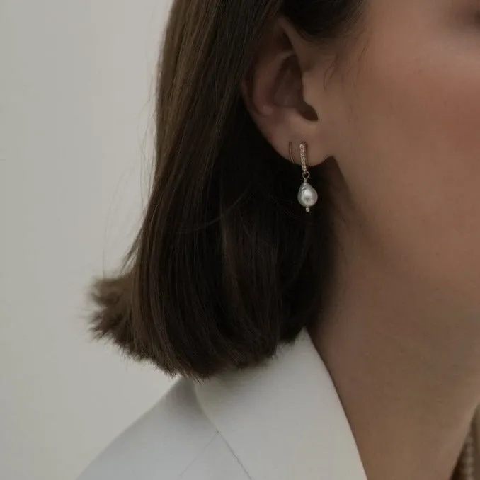 LINE DROP PEARL EARRINGS