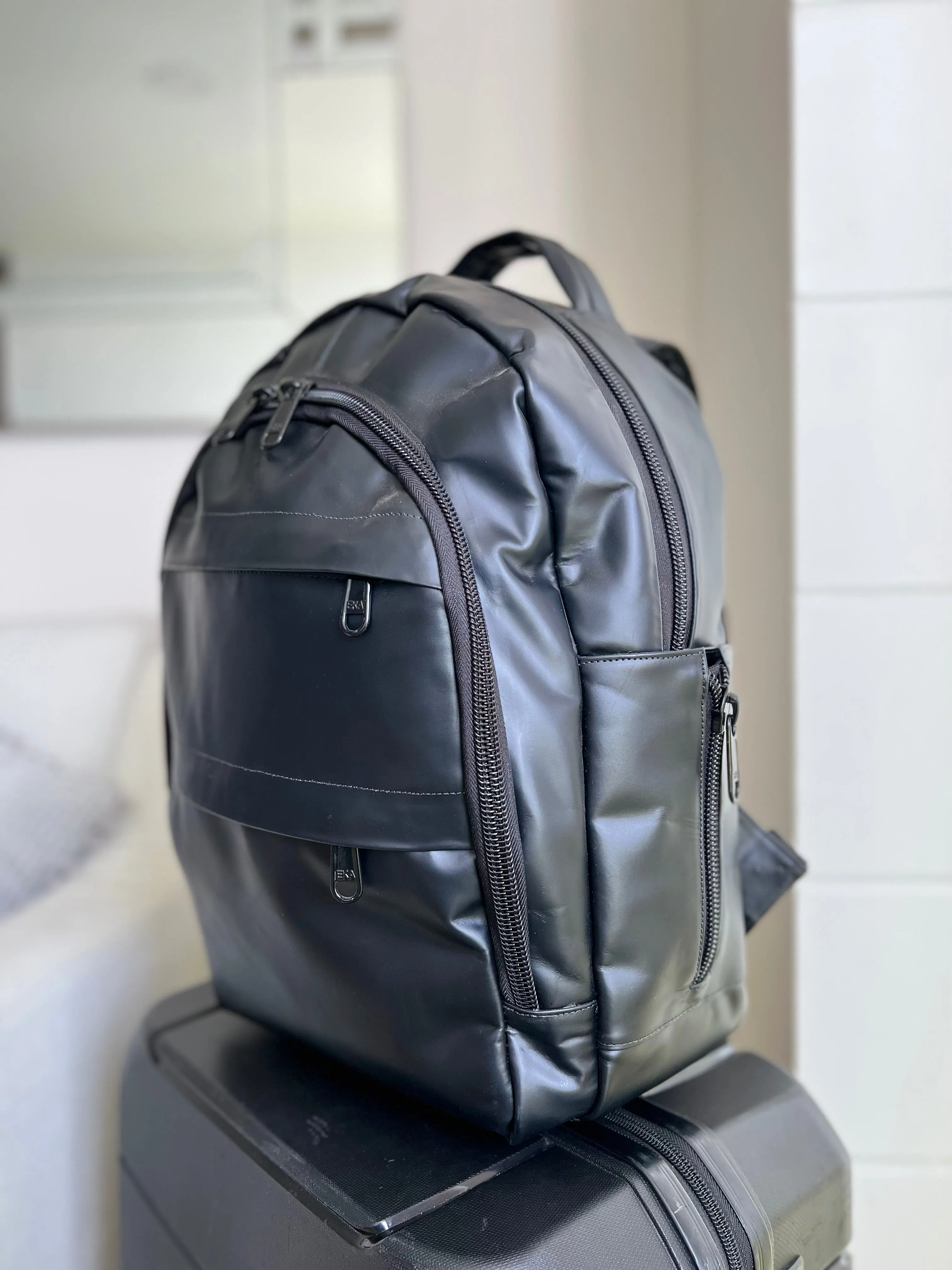 MORRAL MIGUEL MULTIFUNCIONAL EN CUERO NEGRO PARA HOMBRE | FREE ZONE