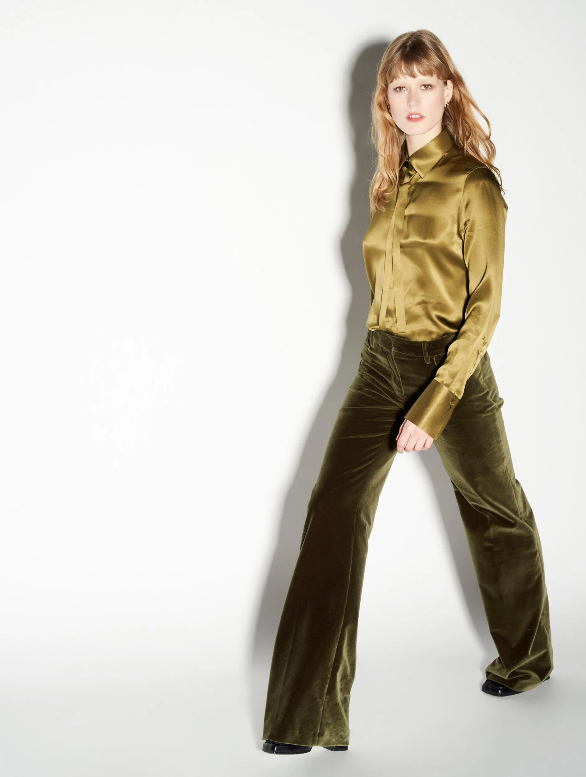 Pantalon coupe flare en velours olive