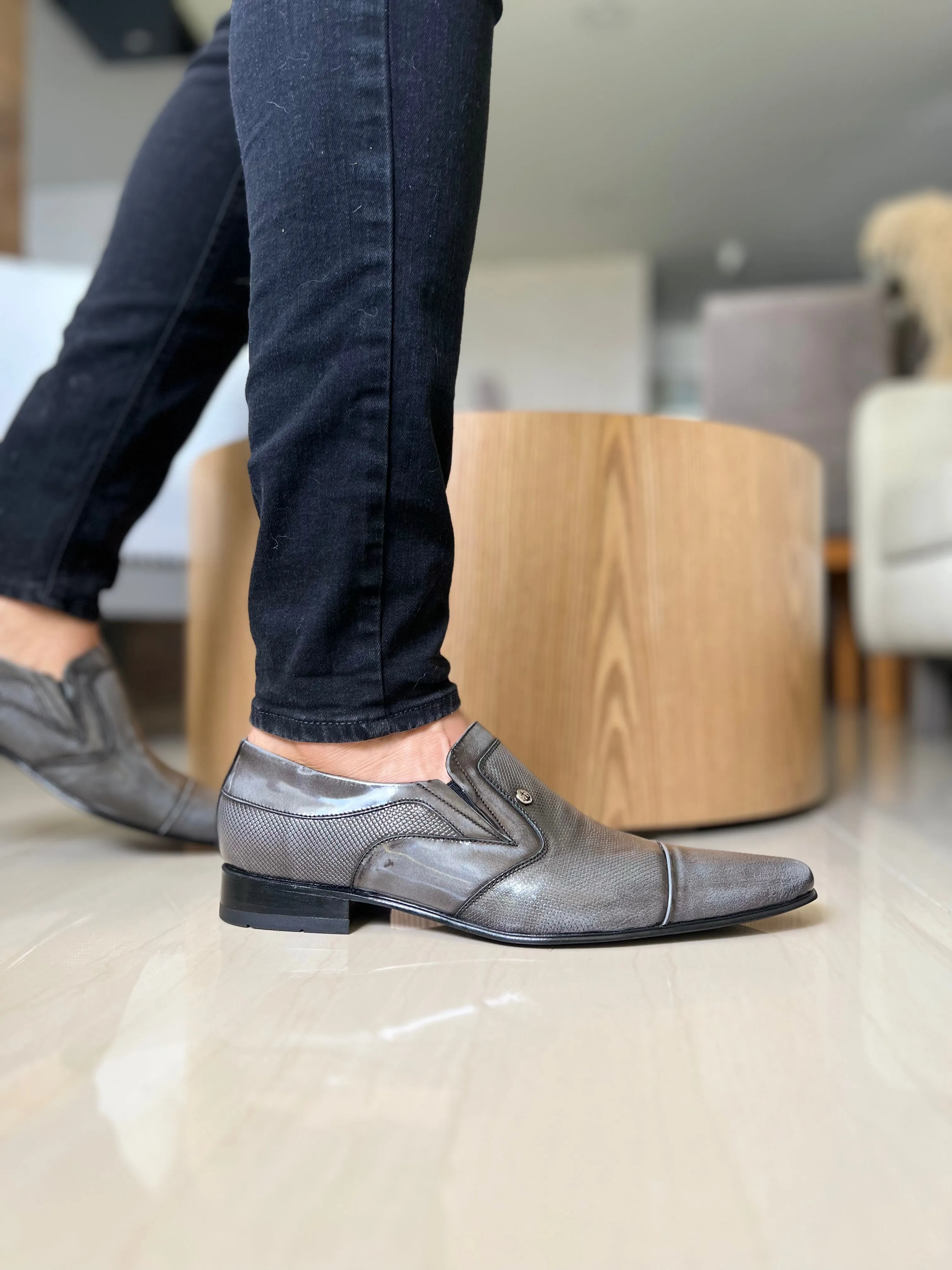 ZAPATO ELEGANTE VICTORIA PARA HOMBRE EN CUERO GRIS | LUZ 4008